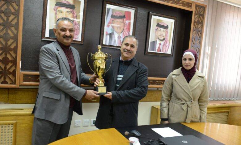 Photo of President ALMa’aitah honors the university football team
