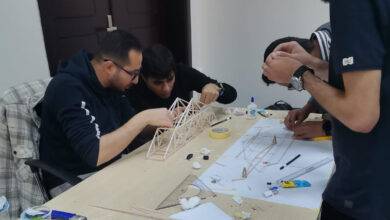 صورة فريق هندسة الطفيلة التقنية الأول في بناء الجسور على مستوى جامعات الجنوب