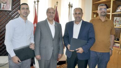 صورة المحاسنة يرعى اتفاقية تعاون بين نادي العاملين ومركز الريادة في الجامعة